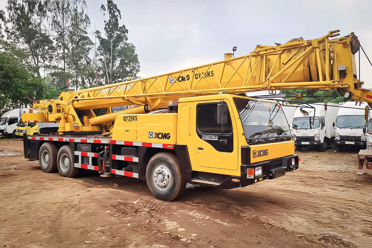 Crane 25 Ton Panjang Bom 39 m